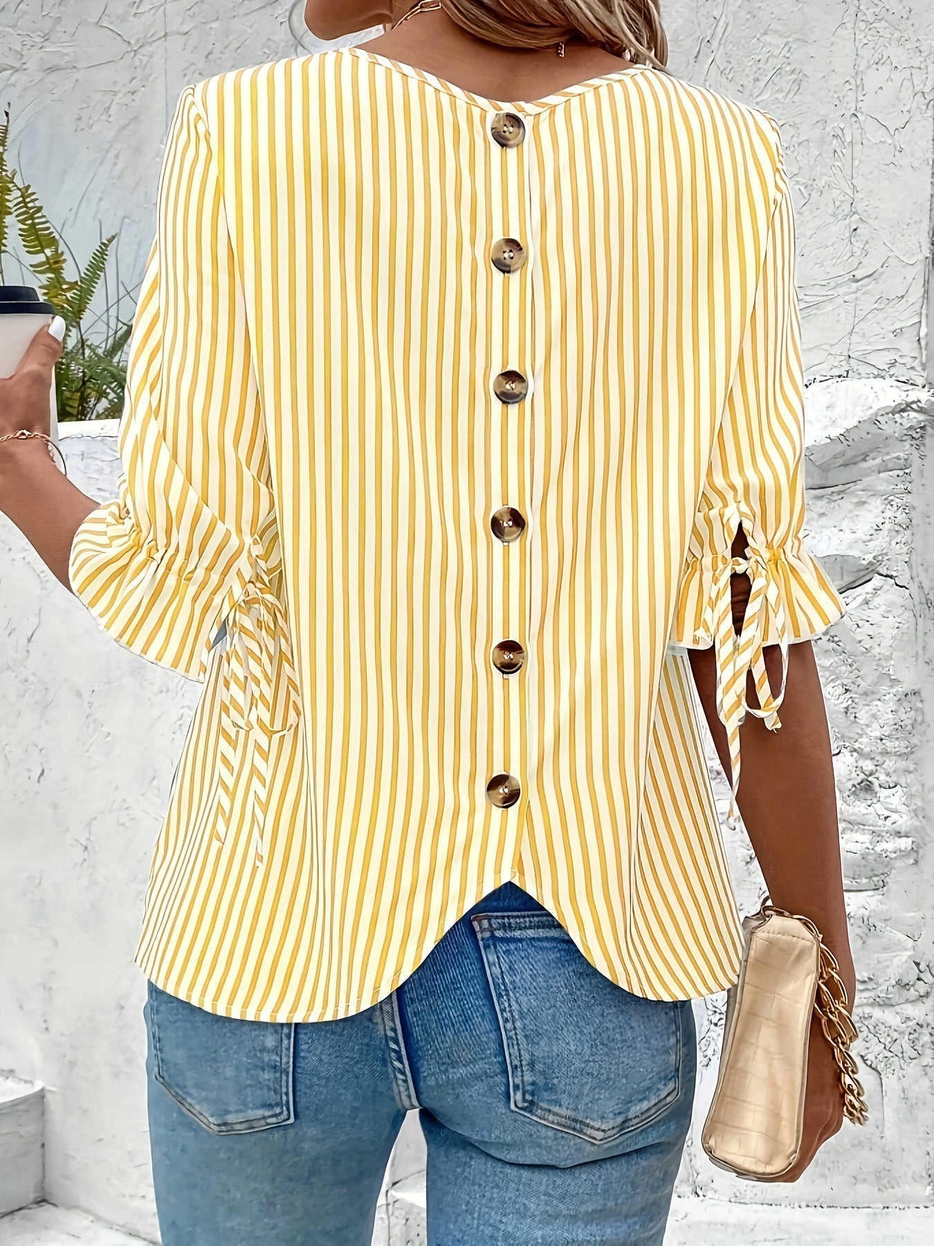 Savannah | Blouse élégante à rayures avec boutons décoratifs